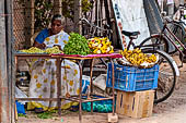 The great Chola temples of Tamil Nadu - The Sri Ranganatha Temple of Srirangam. Street food. 